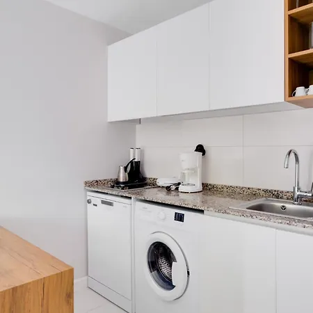 Apartmán With Balcony Shared Pool Near
