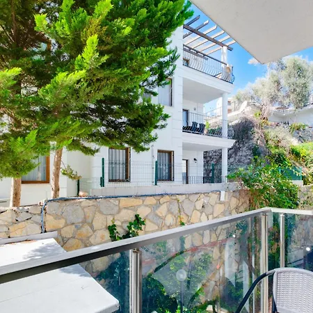 Apartmán With Balcony Shared Pool Near