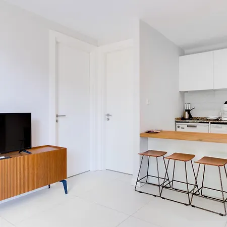 Διαμέρισμα With Balcony Shared Pool Near *